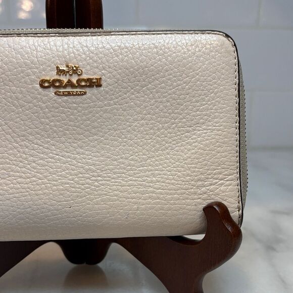Coach Ivory Pebbled Leather Full Zip Wallet HTF - Picture 3 of 16
